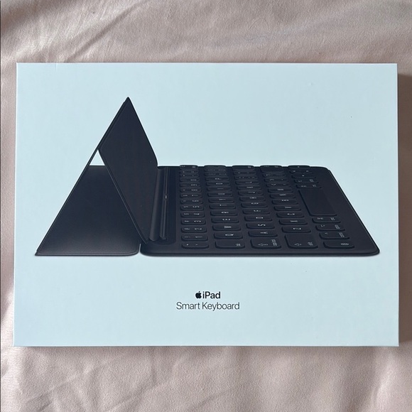 Apple iPad Smart Keyboard - Black - Picture 1 of 4